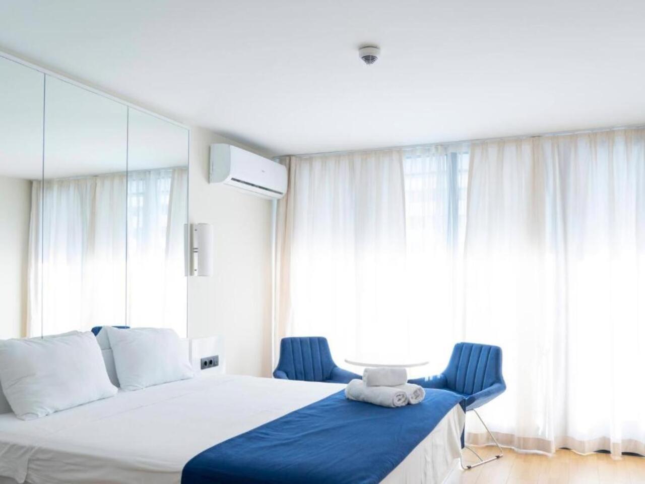 Holiday In Orbi Apartment Batumi Bagian luar foto