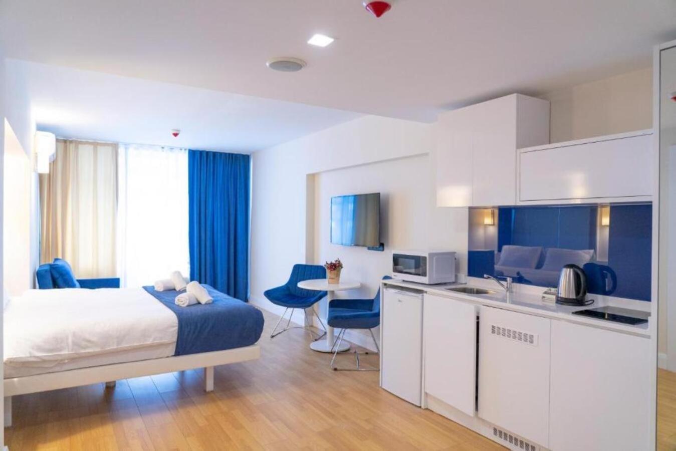 Holiday In Orbi Apartment Batumi Bagian luar foto