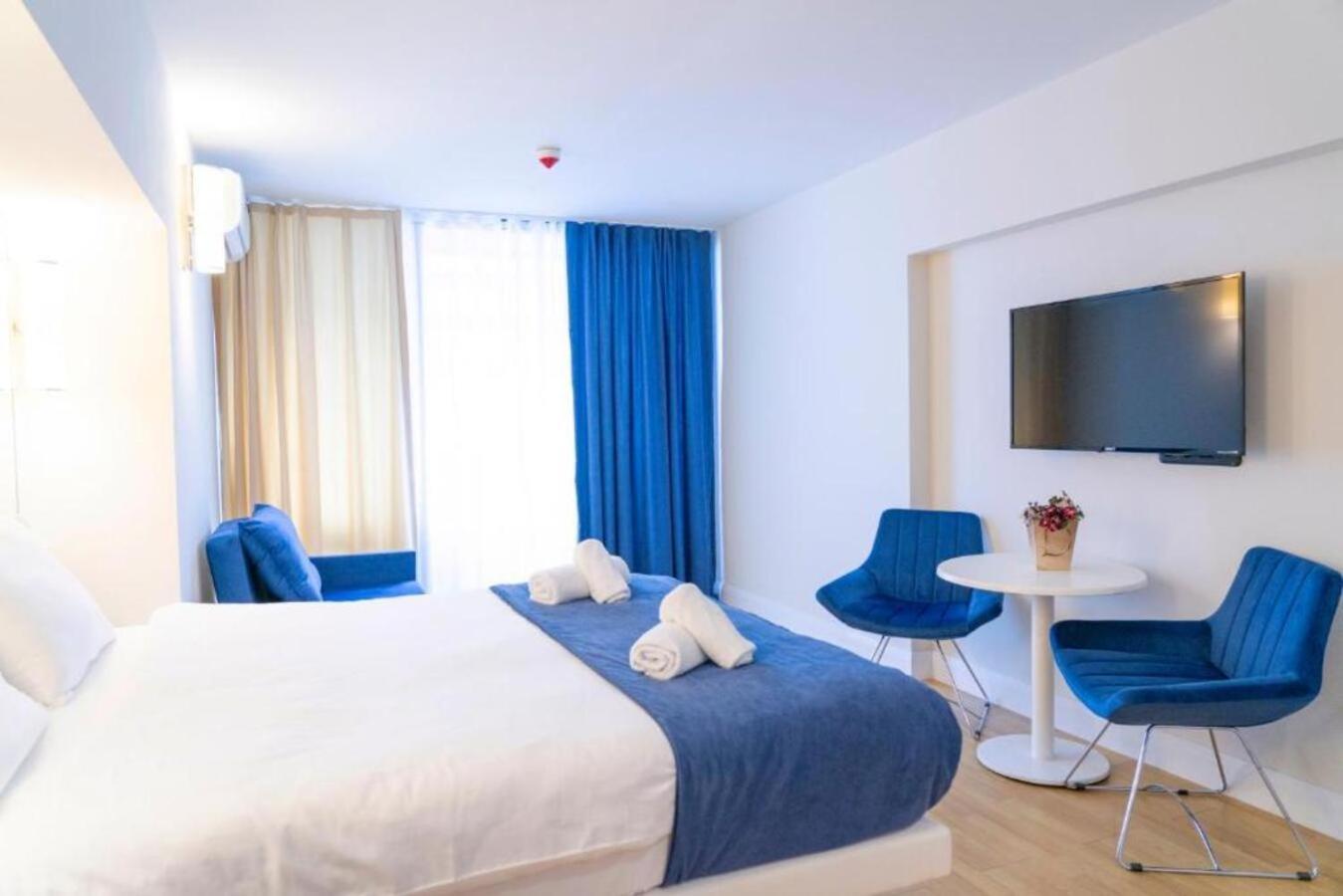 Holiday In Orbi Apartment Batumi Bagian luar foto