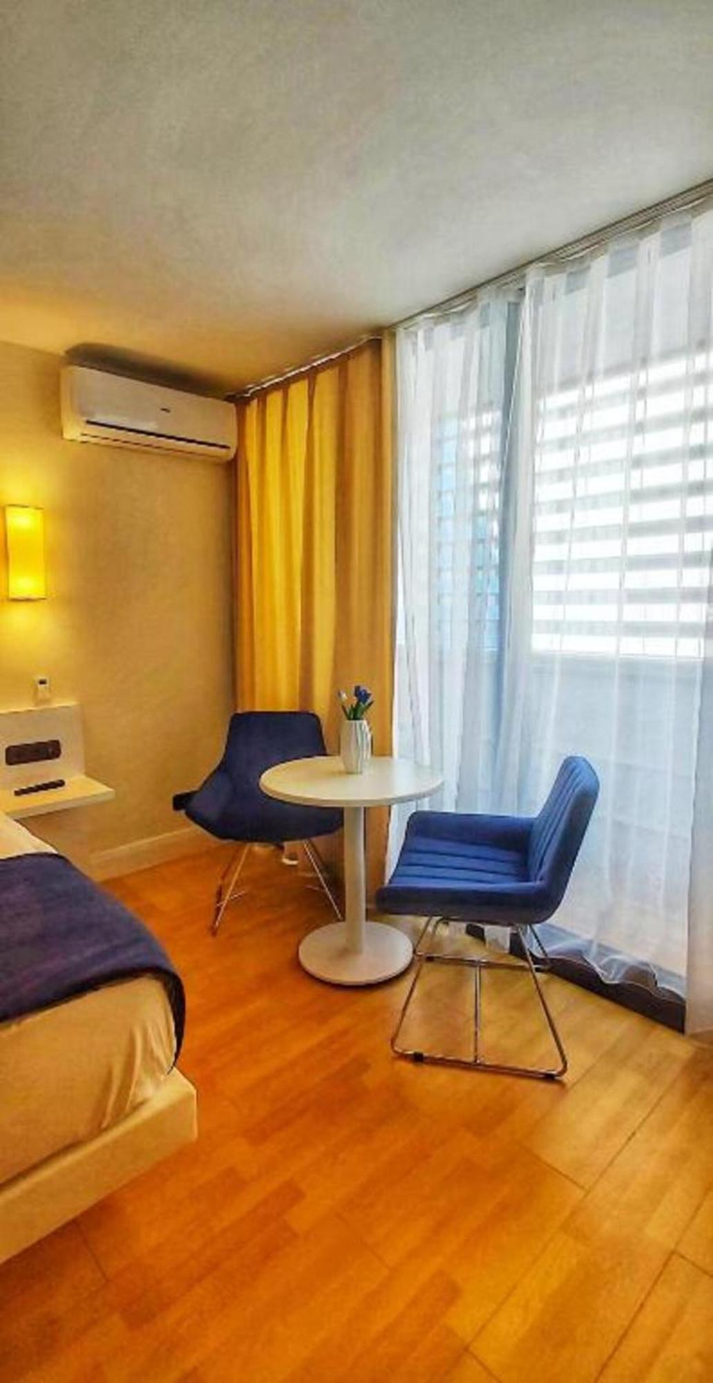 Holiday In Orbi Apartment Batumi Bagian luar foto