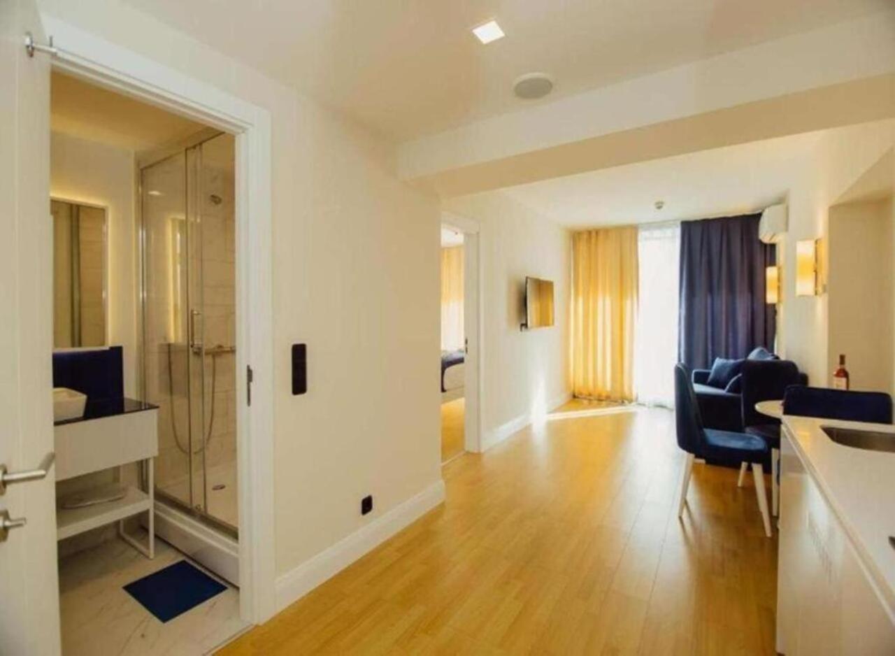Holiday In Orbi Apartment Batumi Bagian luar foto