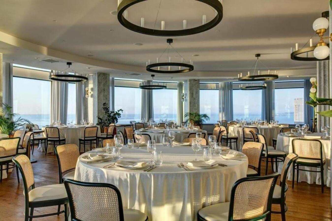 Holiday In Orbi Apartment Batumi Bagian luar foto
