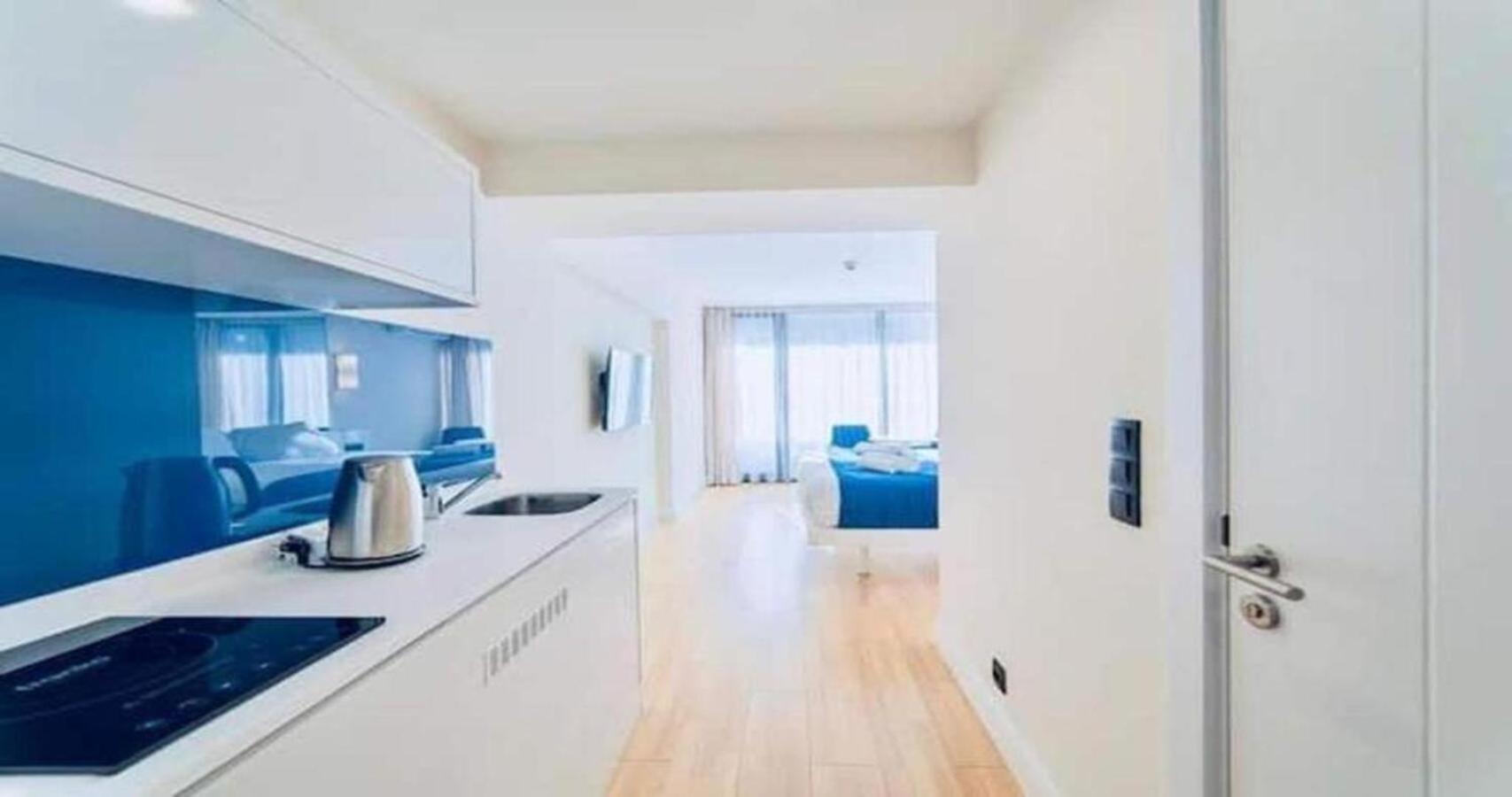 Holiday In Orbi Apartment Batumi Bagian luar foto