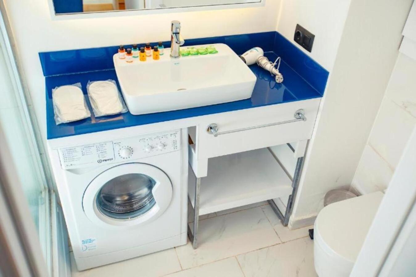 Holiday In Orbi Apartment Batumi Bagian luar foto