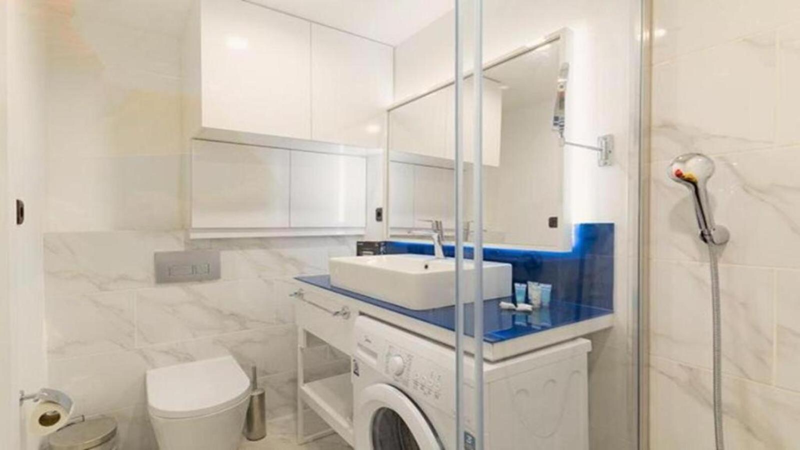 Holiday In Orbi Apartment Batumi Bagian luar foto