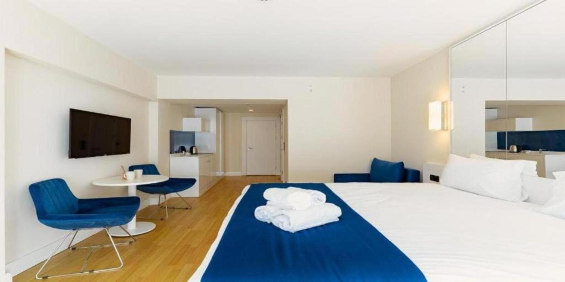 Holiday In Orbi Apartment Batumi Bagian luar foto
