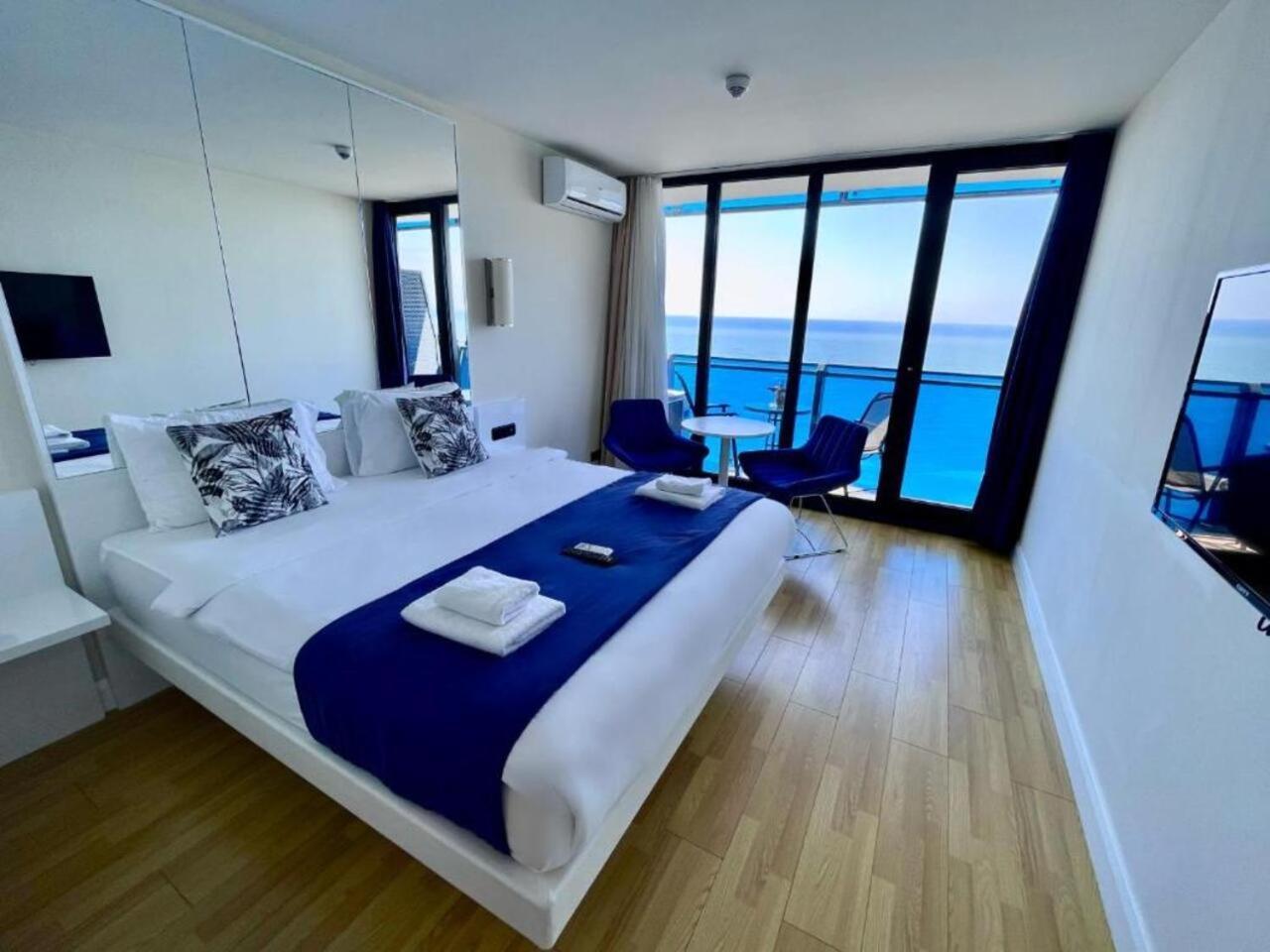 Holiday In Orbi Apartment Batumi Bagian luar foto